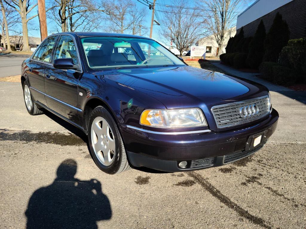 2000 Audi A8 Image 2