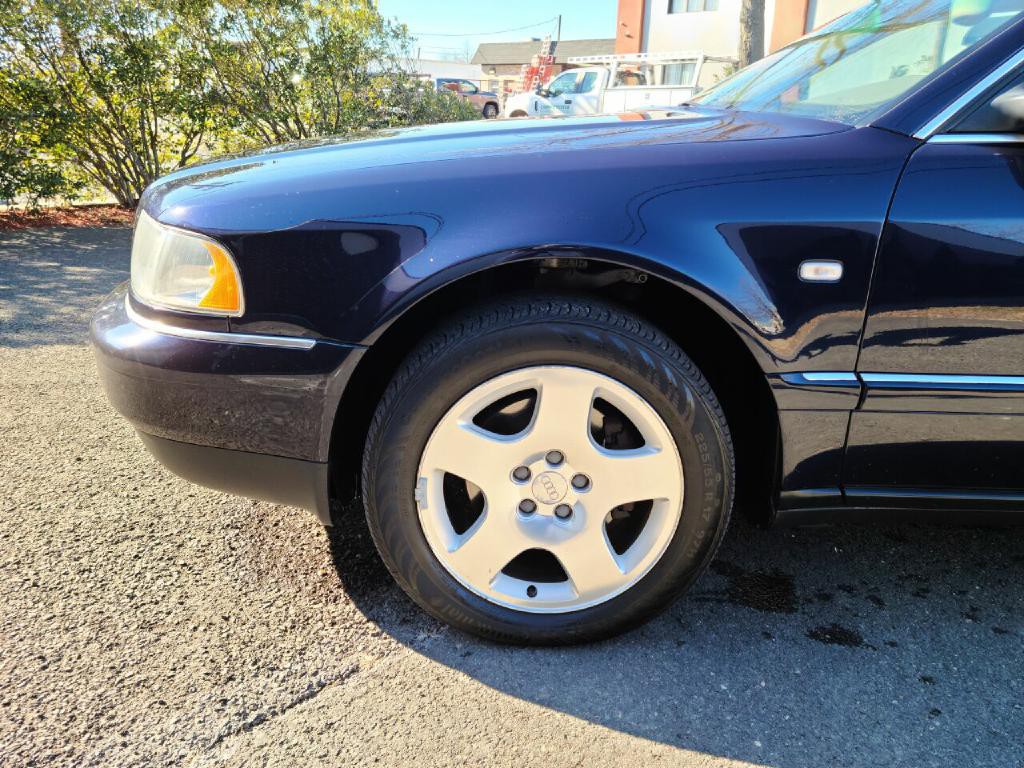 2000 Audi A8 Image 7