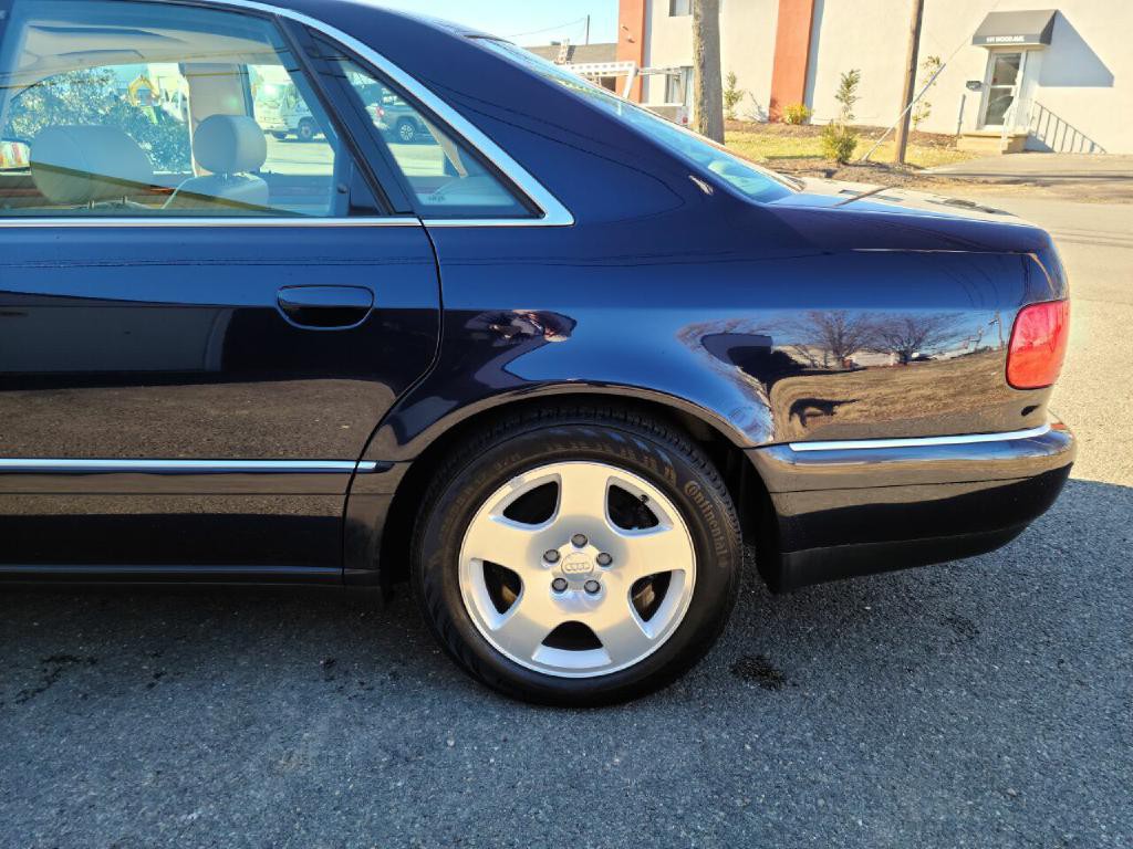2000 Audi A8 Image 10