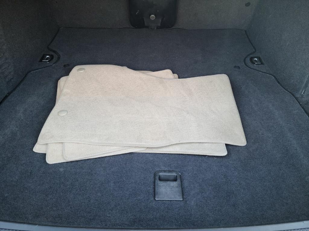 2000 Audi A8 Image 40