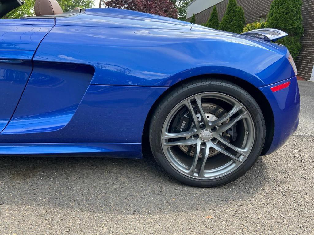 2012 Audi R8 Image 11
