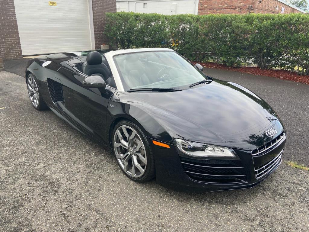 2011 Audi R8 Image 2