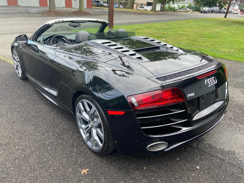 2011 Audi R8 Image 17