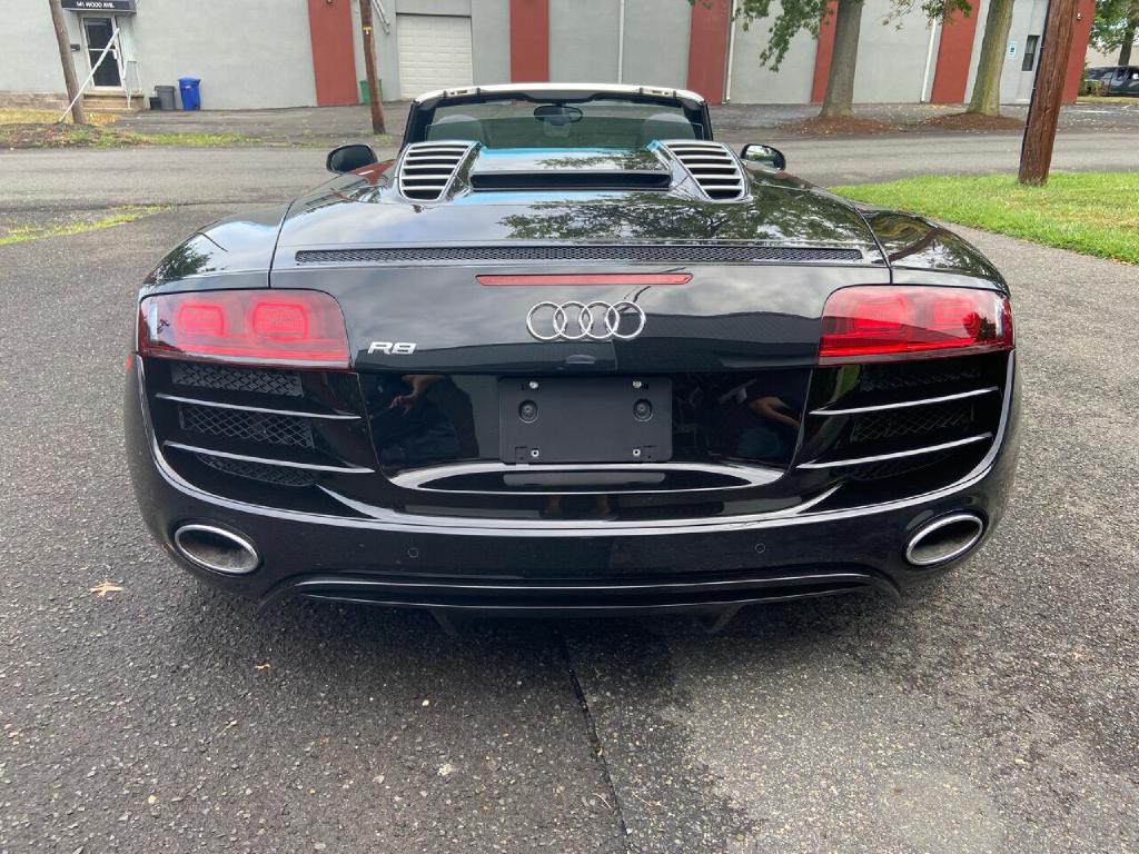 2011 Audi R8 Image 22