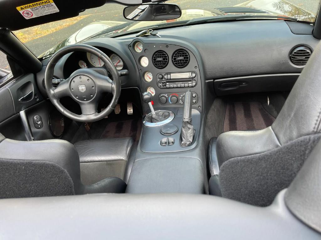 2003 Dodge Viper Image 36