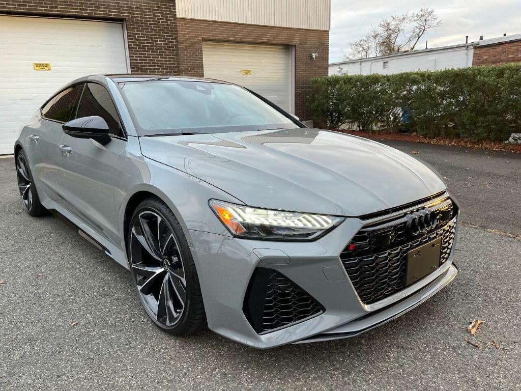 2022 Audi RS 7 Image 2