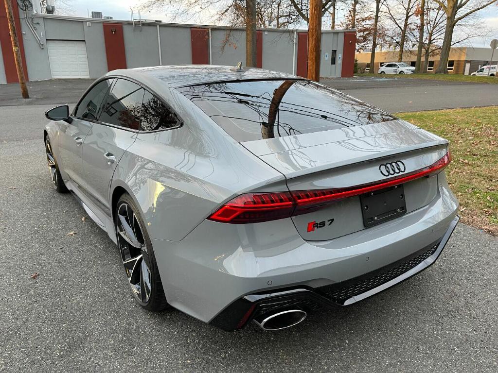 2022 Audi RS 7 Image 12