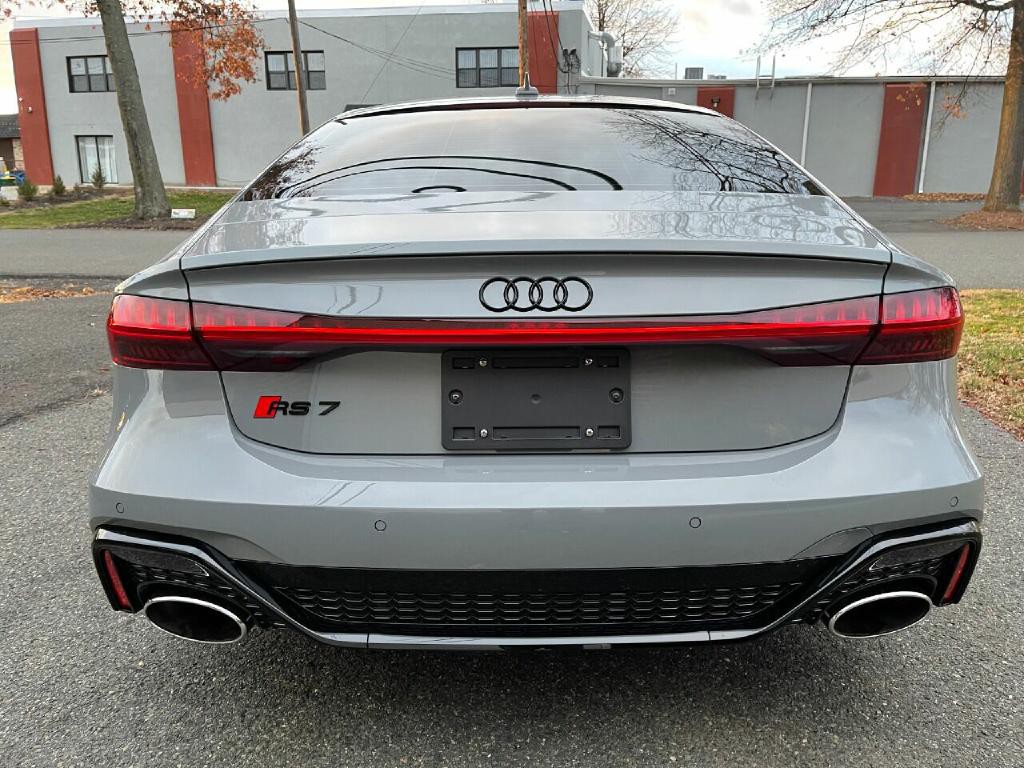 2022 Audi RS 7 Image 16