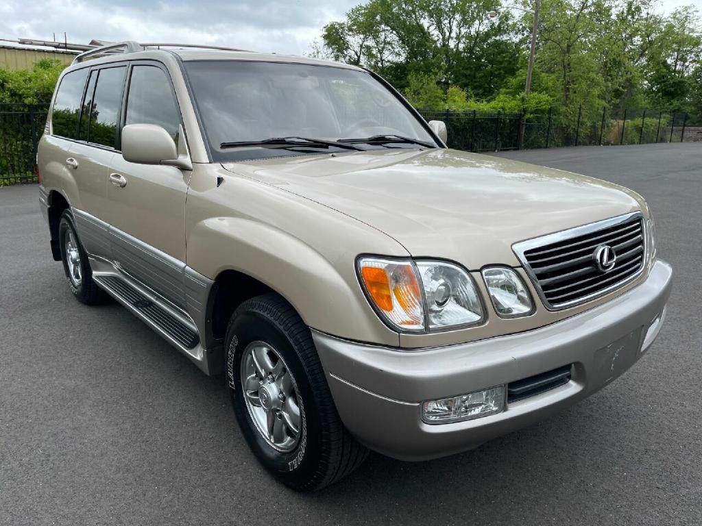 2001 Lexus LX 470 Image 1