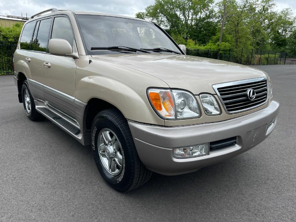 2001 Lexus LX 470 Image 2