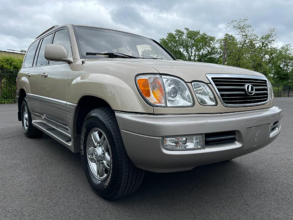 2001 Lexus LX 470 Image 3