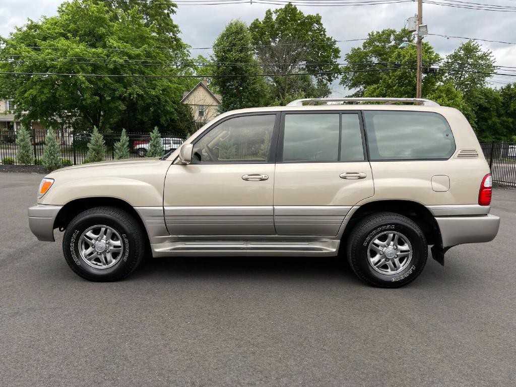 2001 Lexus LX 470 Image 10