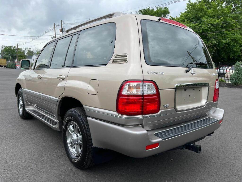 2001 Lexus LX 470 Image 12