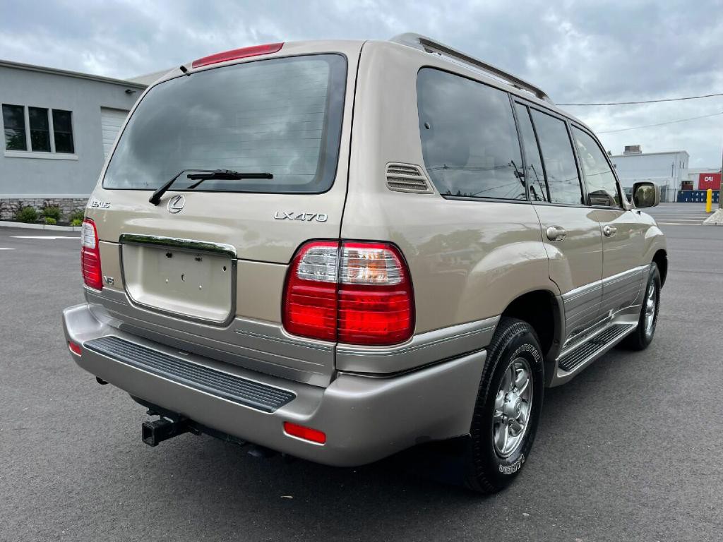 2001 Lexus LX 470 Image 16