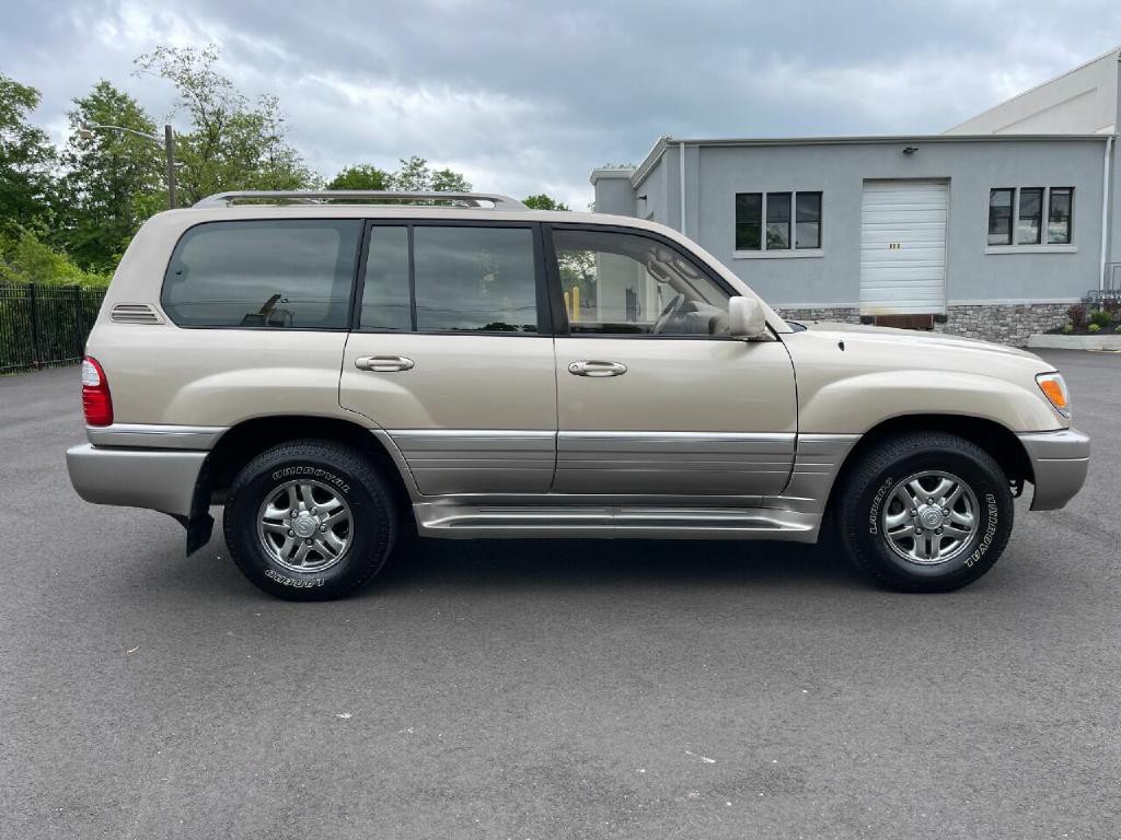 2001 Lexus LX 470 Image 17
