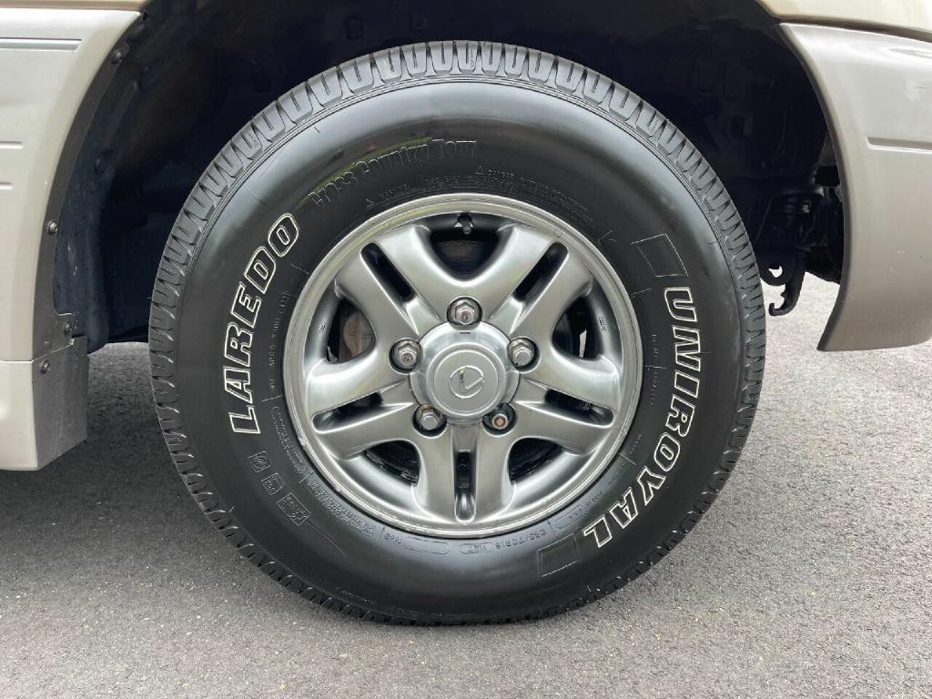 2001 Lexus LX 470 Image 18