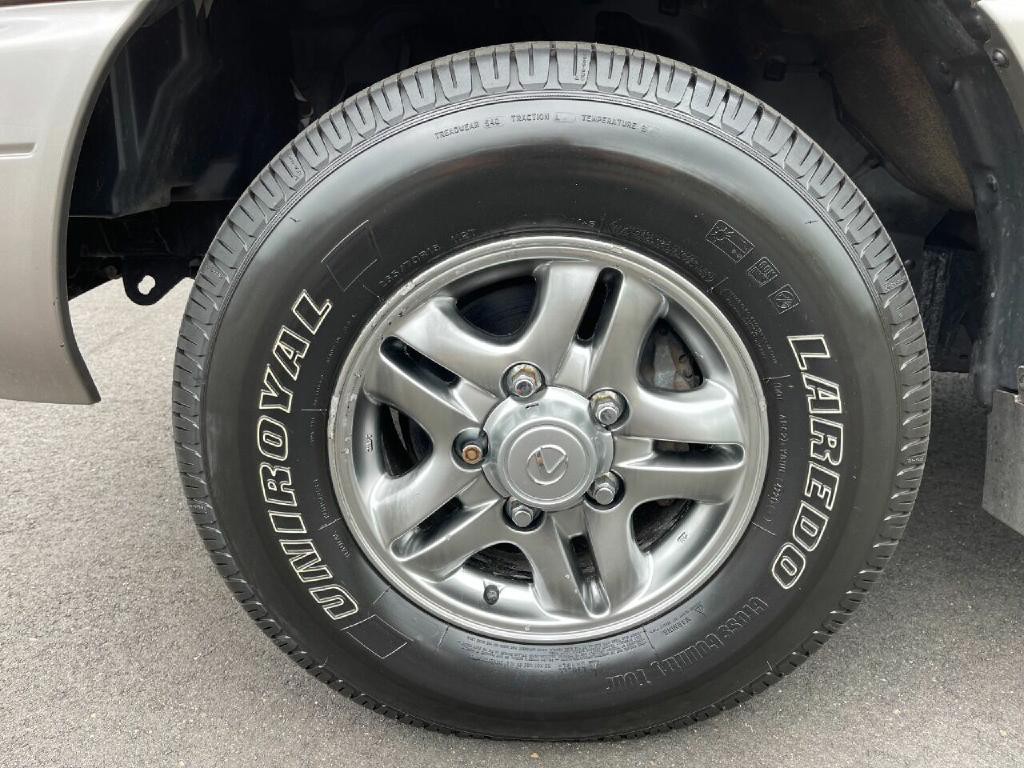 2001 Lexus LX 470 Image 19