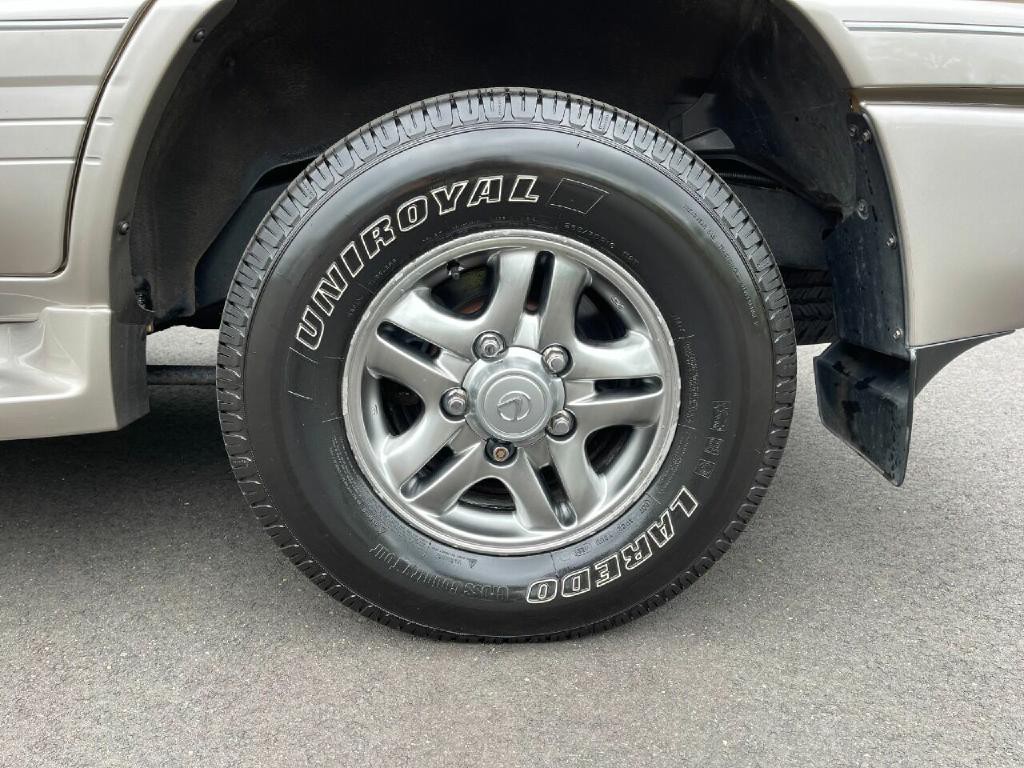 2001 Lexus LX 470 Image 20