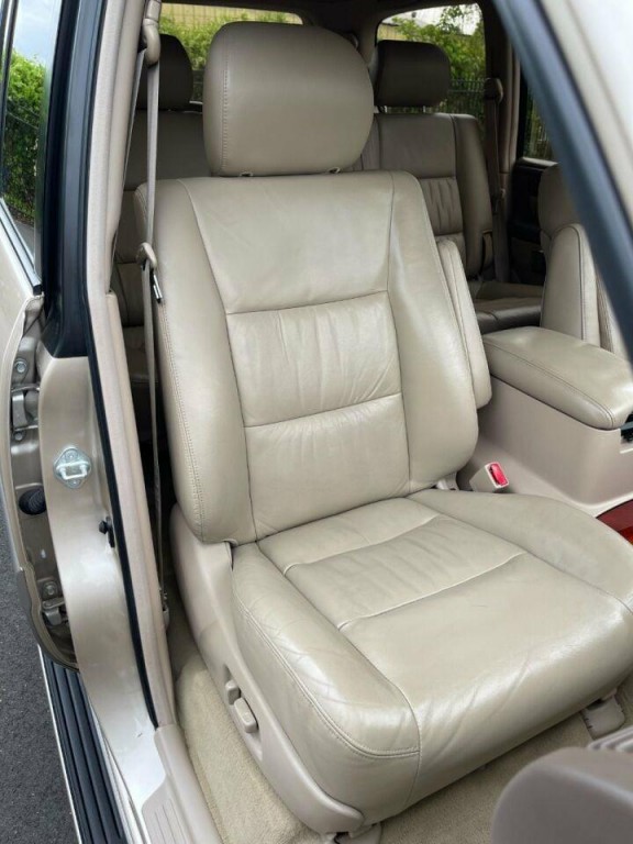 2001 Lexus LX 470 Image 22