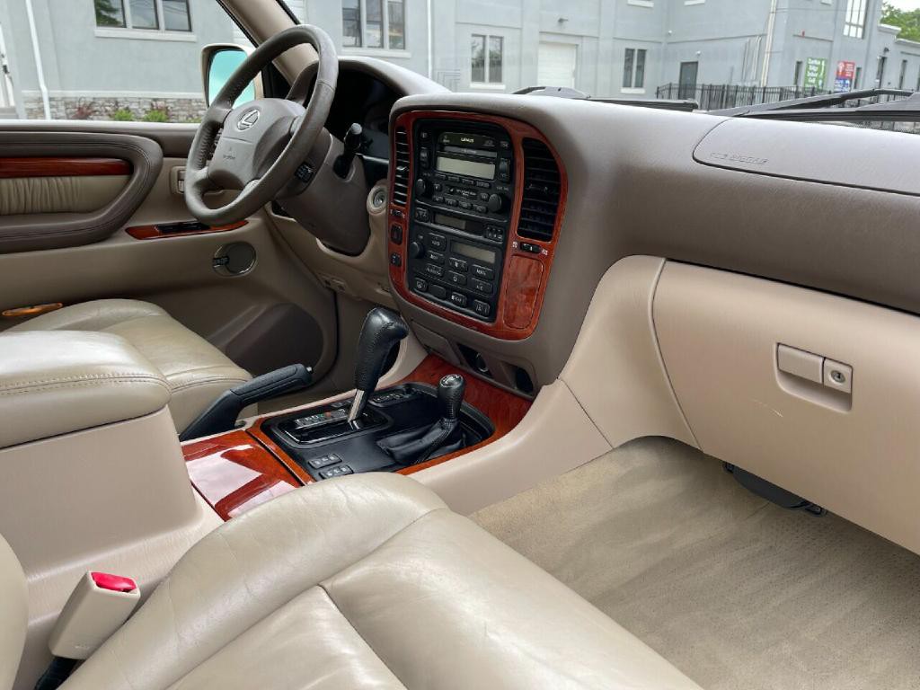 2001 Lexus LX 470 Image 23