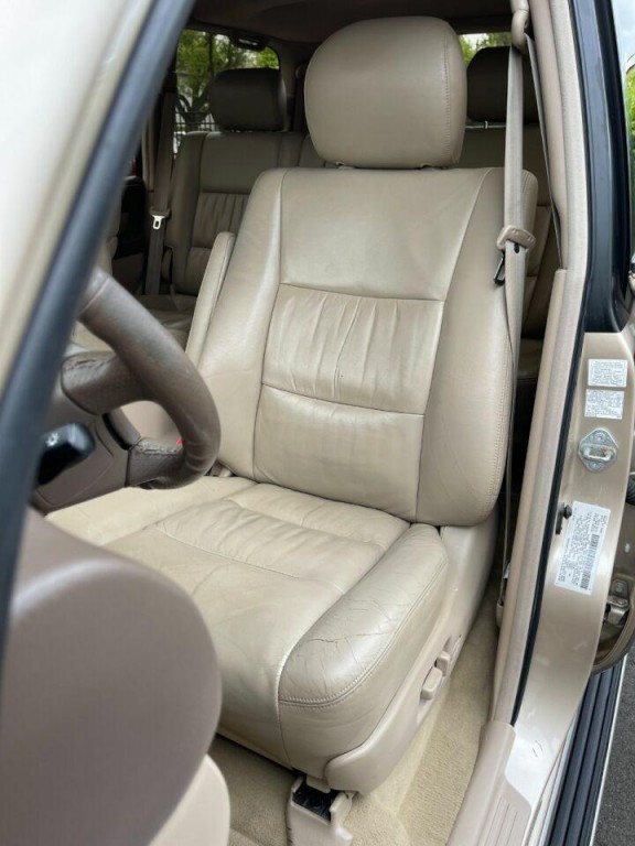2001 Lexus LX 470 Image 25