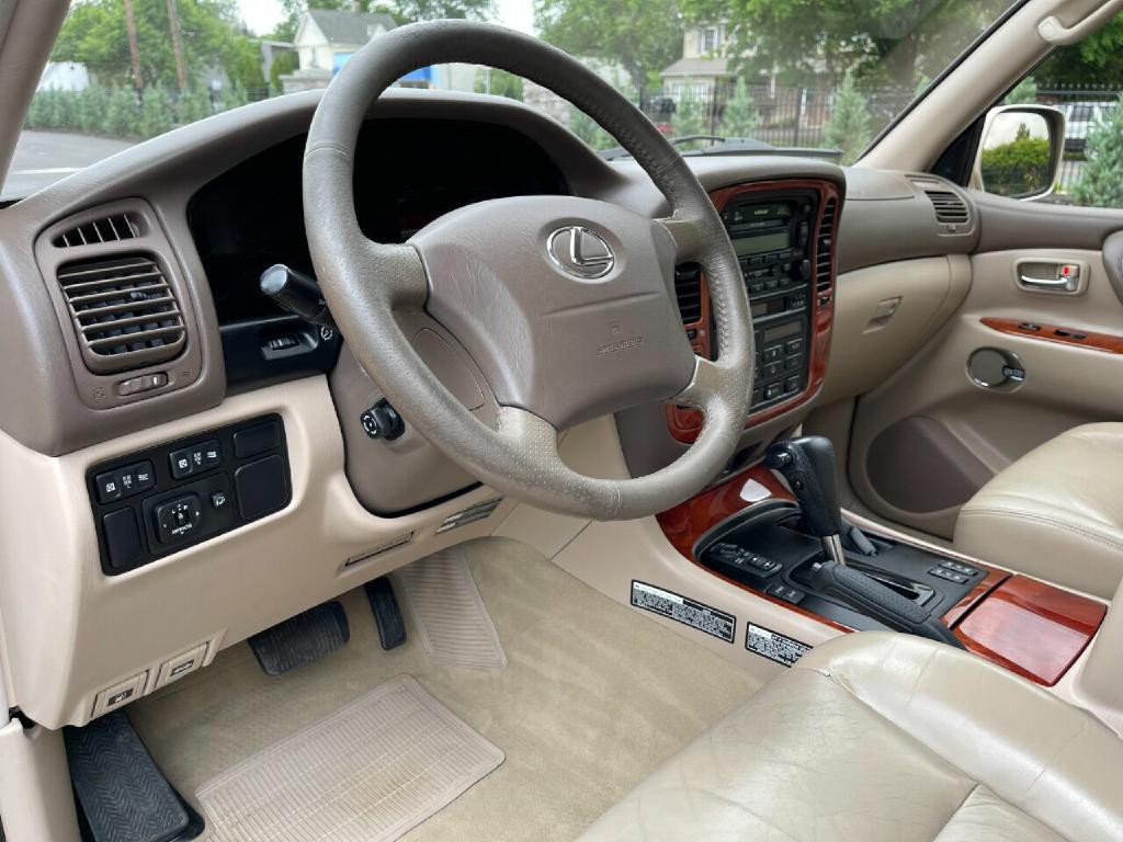 2001 Lexus LX 470 Image 26