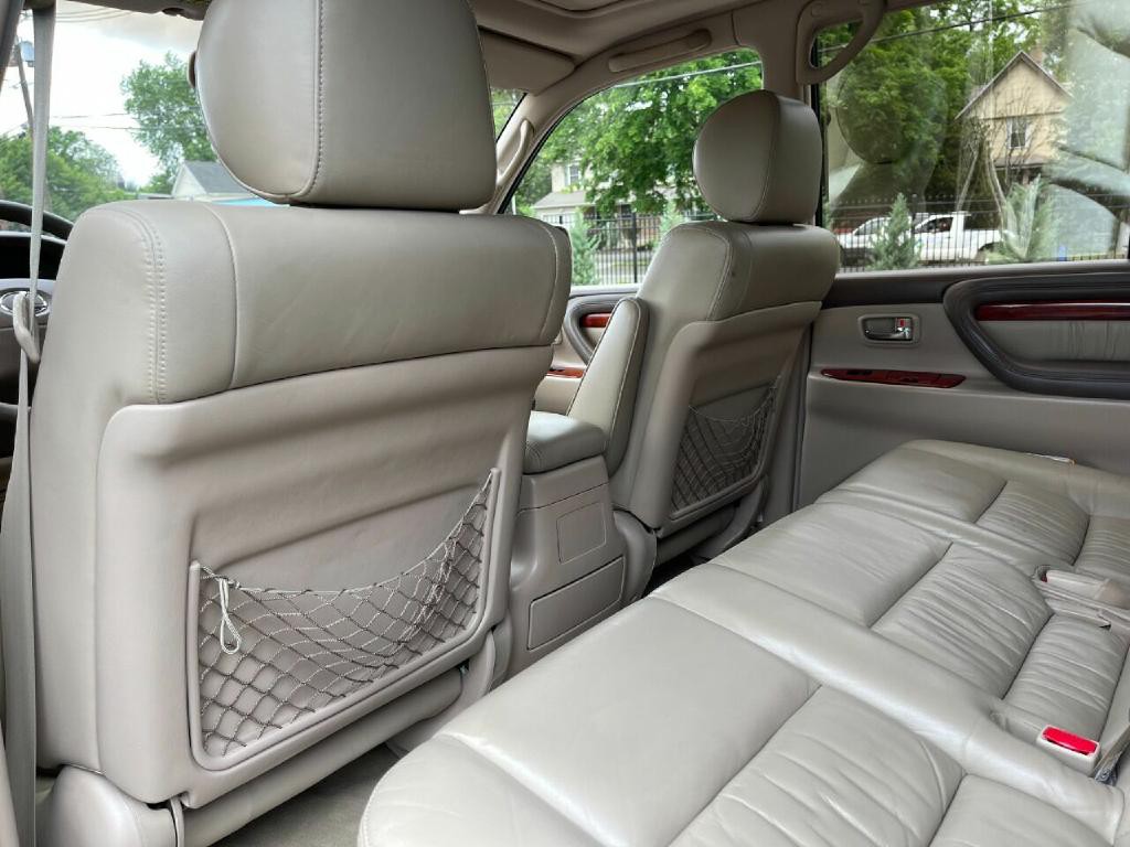 2001 Lexus LX 470 Image 29