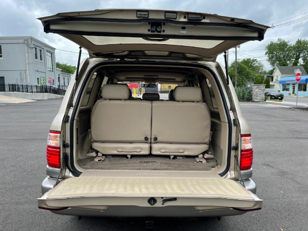2001 Lexus LX 470 Image 31