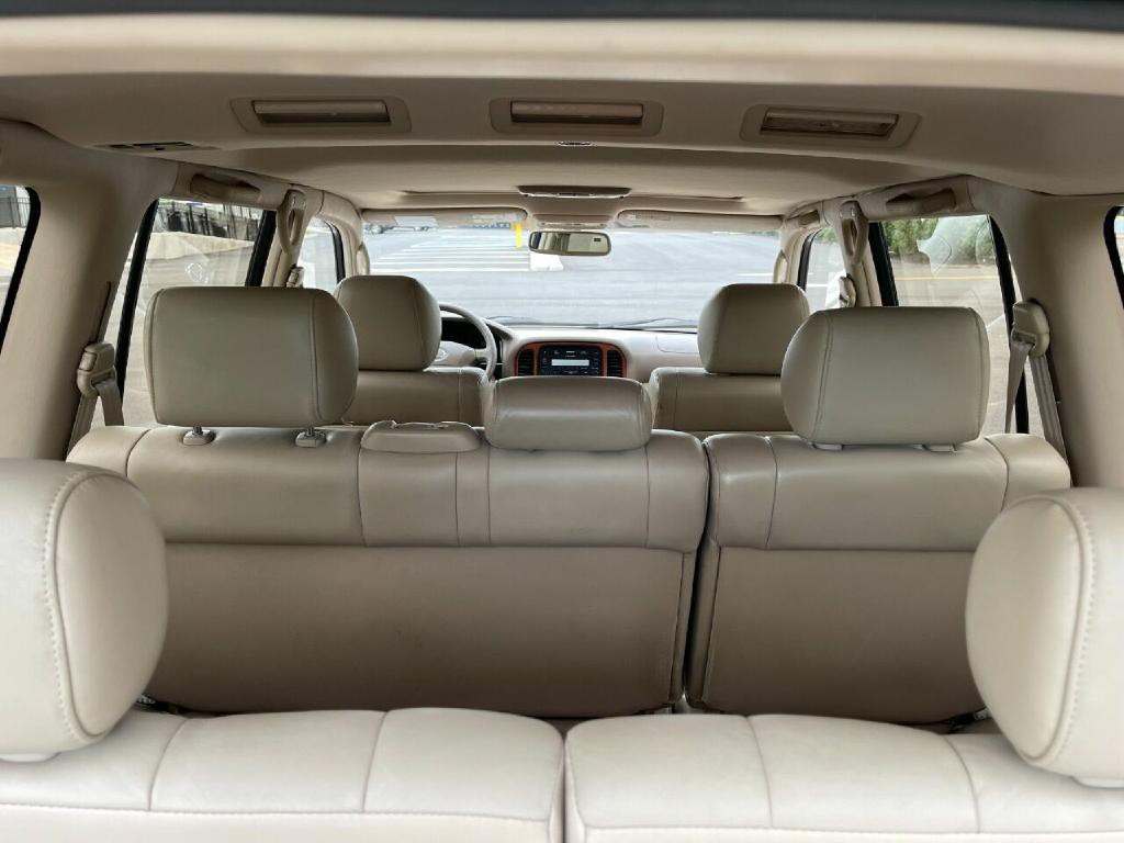 2001 Lexus LX 470 Image 32