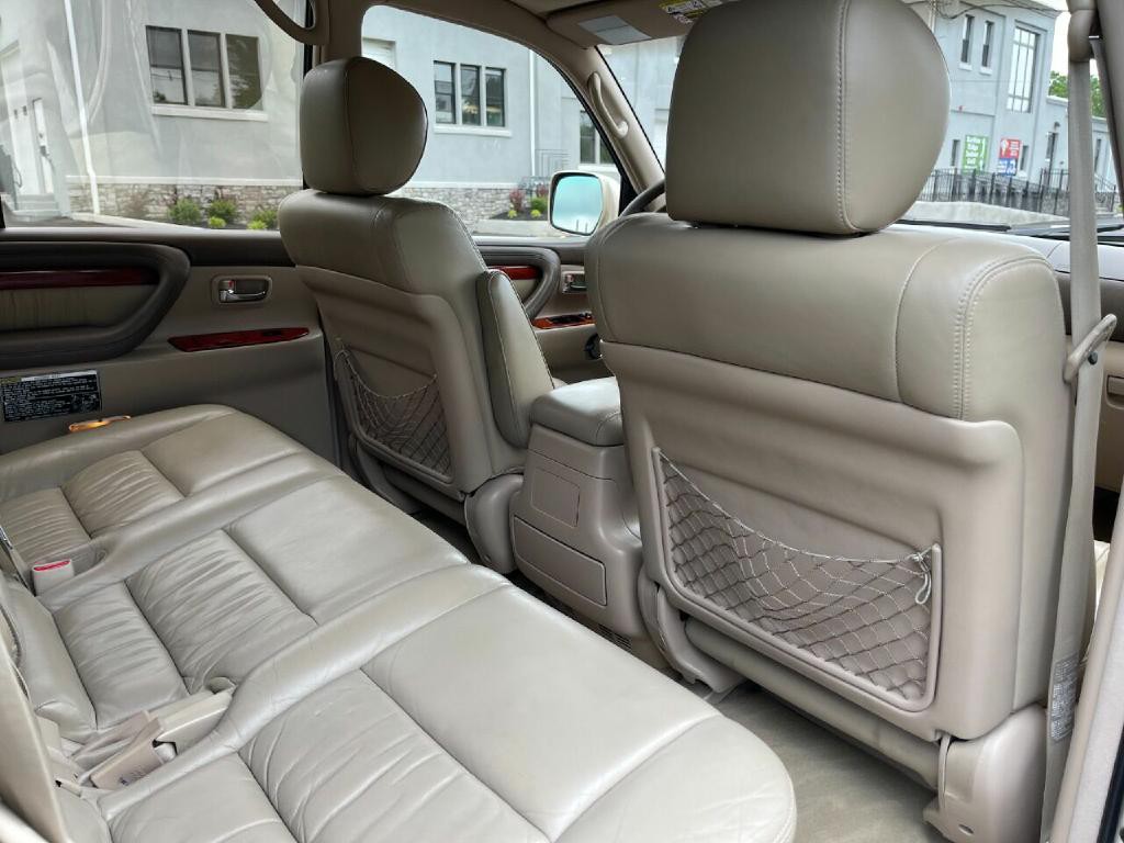2001 Lexus LX 470 Image 34