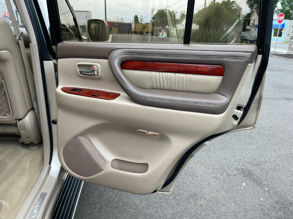2001 Lexus LX 470 Image 35