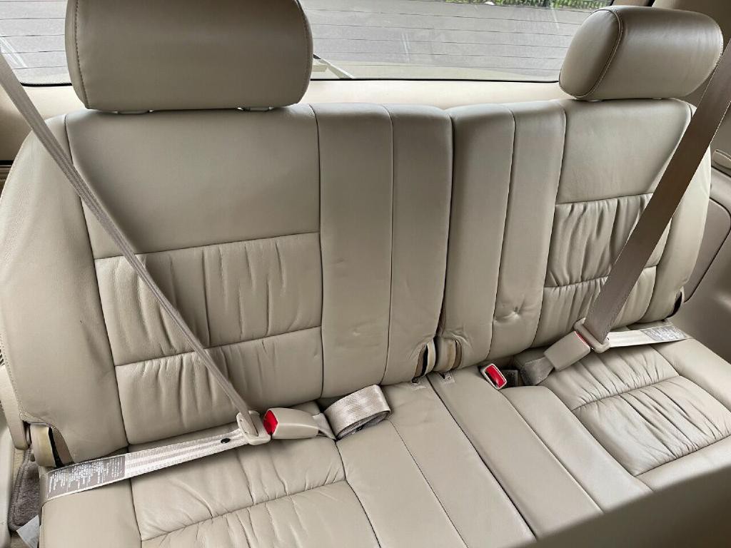 2001 Lexus LX 470 Image 36