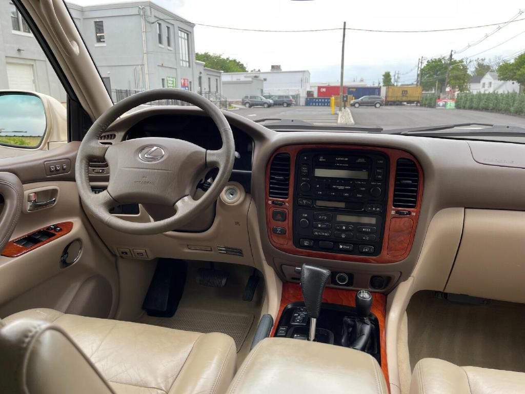 2001 Lexus LX 470 Image 37