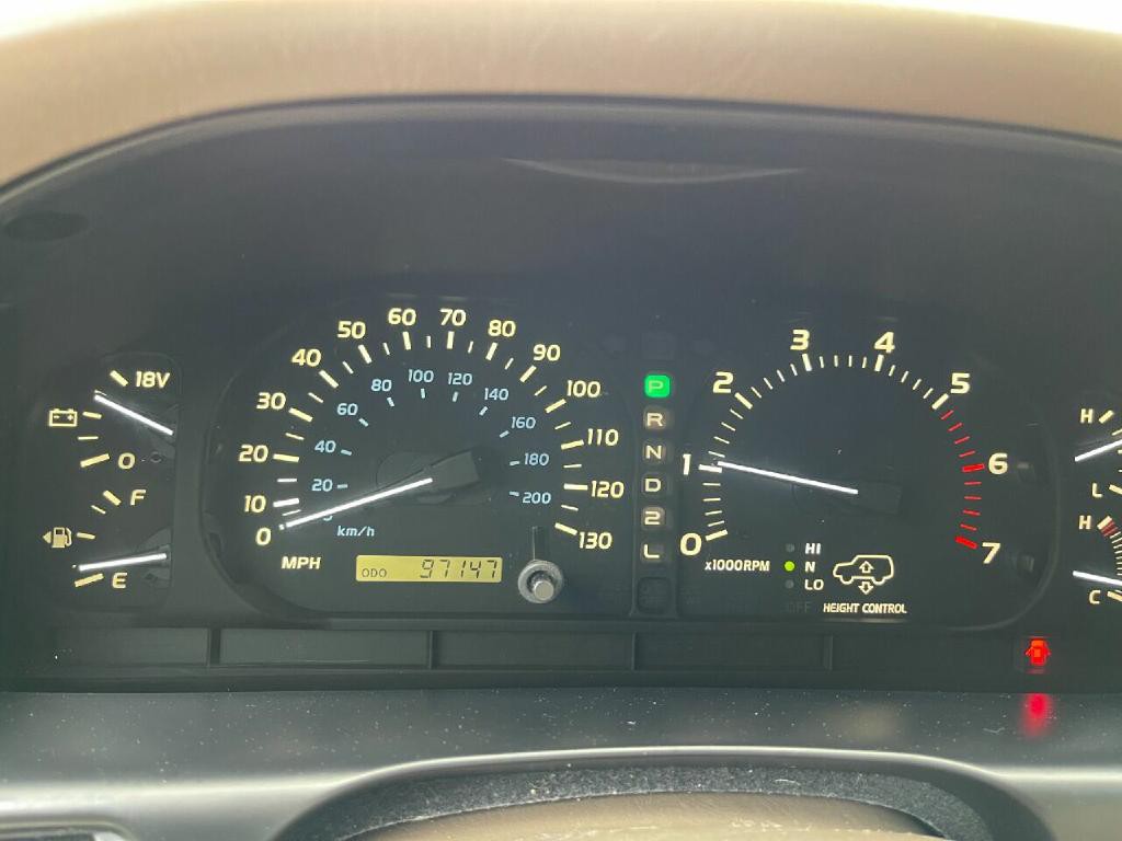 2001 Lexus LX 470 Image 39
