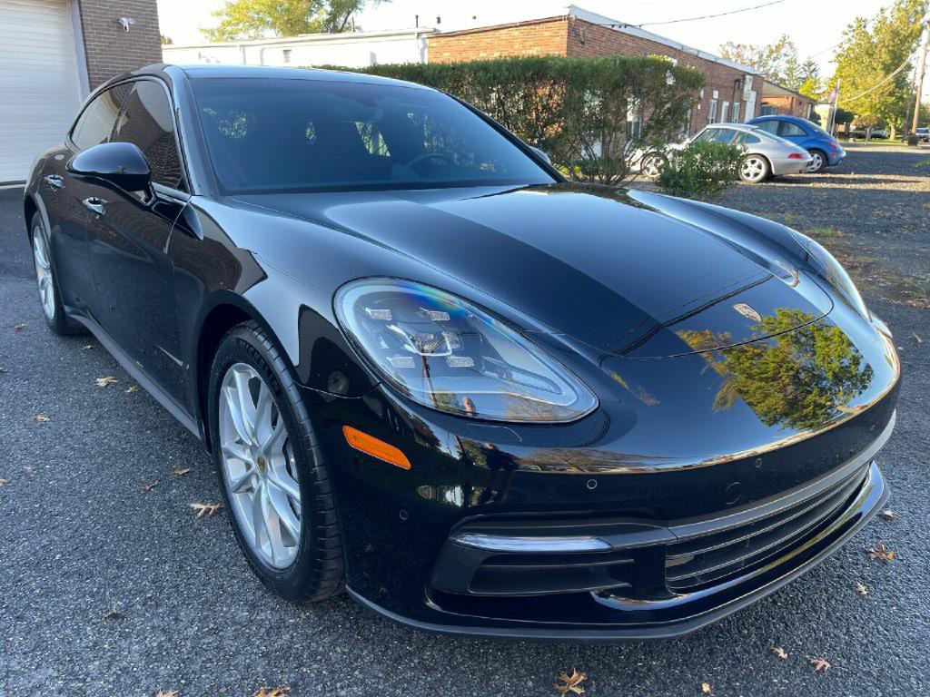 2018 Porsche Panamera Image 1