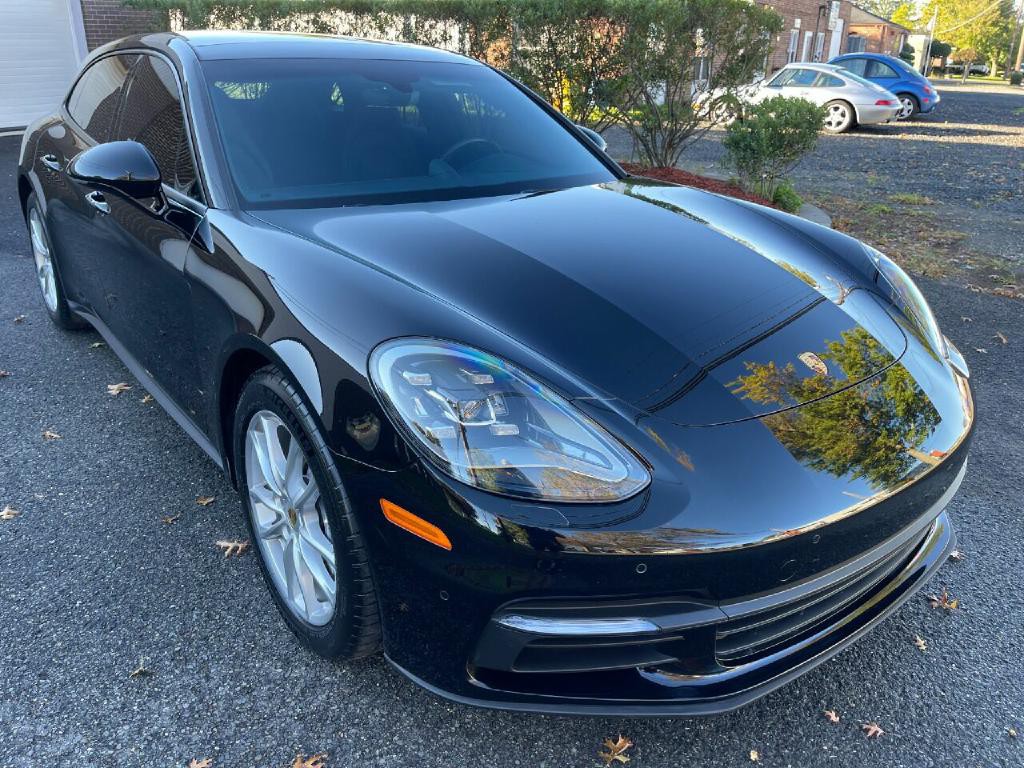 2018 Porsche Panamera Image 2