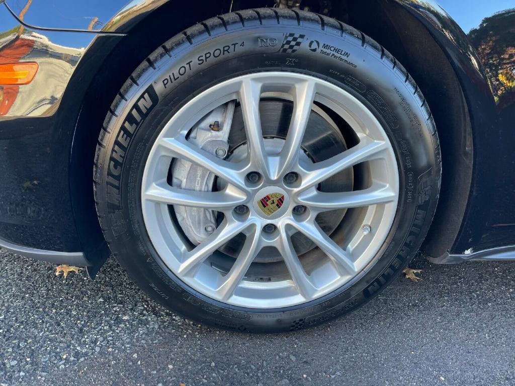 2018 Porsche Panamera Image 20