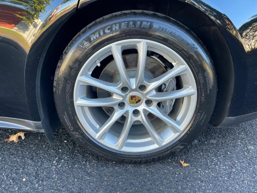 2018 Porsche Panamera Image 21