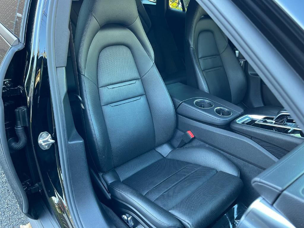 2018 Porsche Panamera Image 24