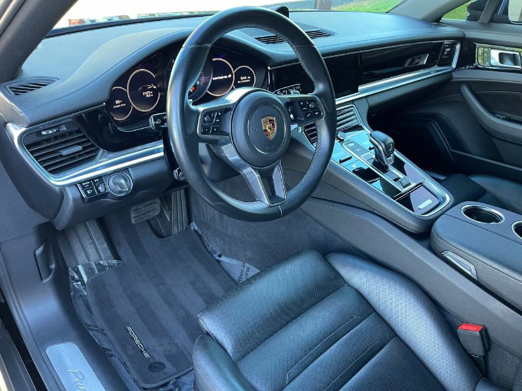 2018 Porsche Panamera Image 26