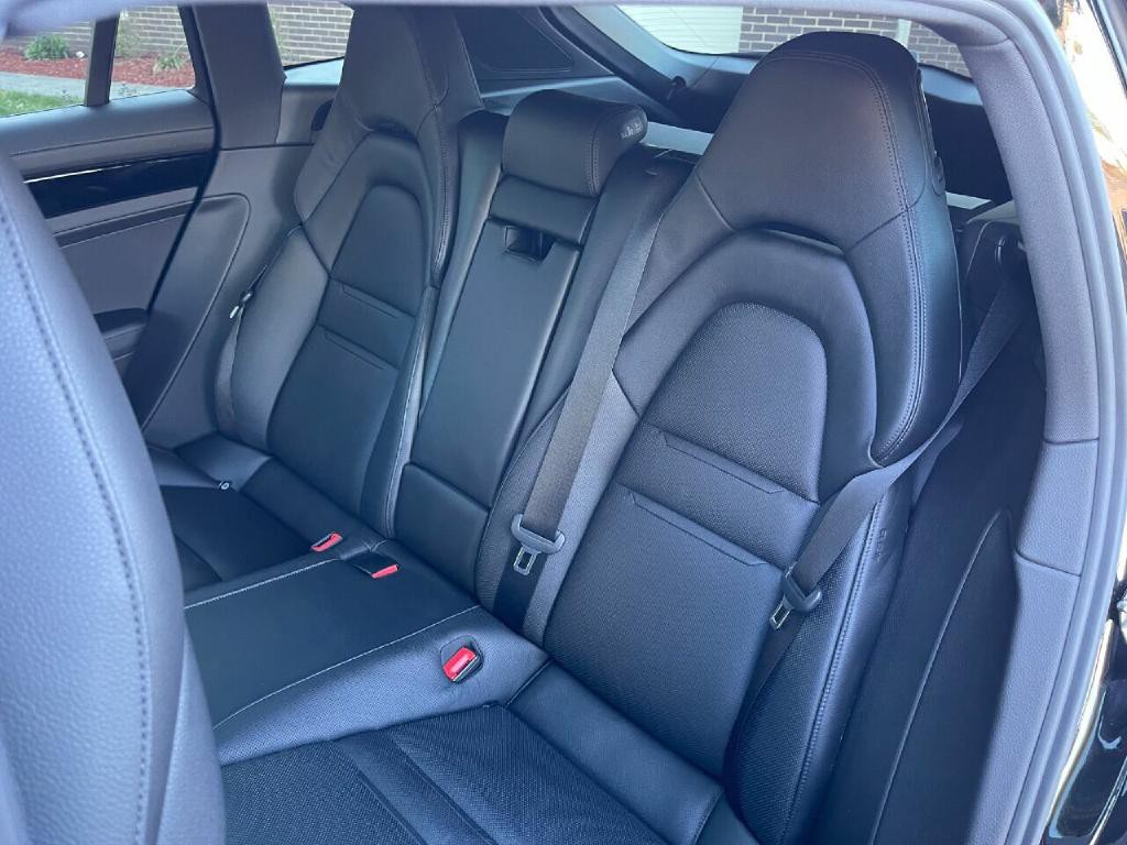 2018 Porsche Panamera Image 32