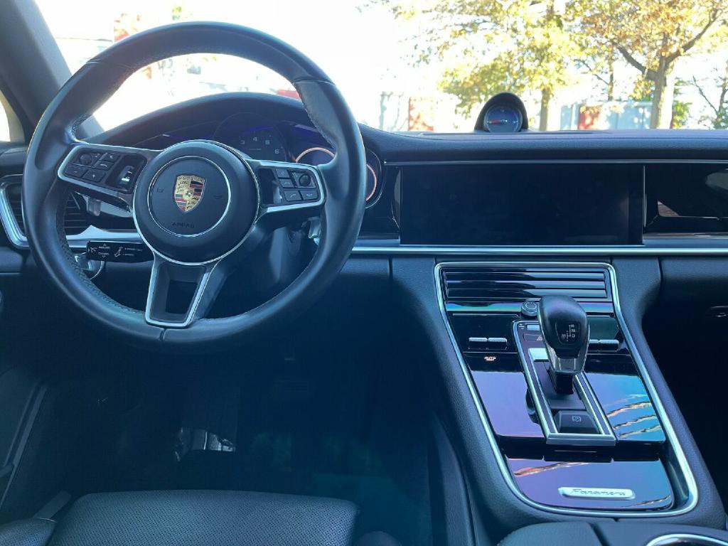 2018 Porsche Panamera Image 37