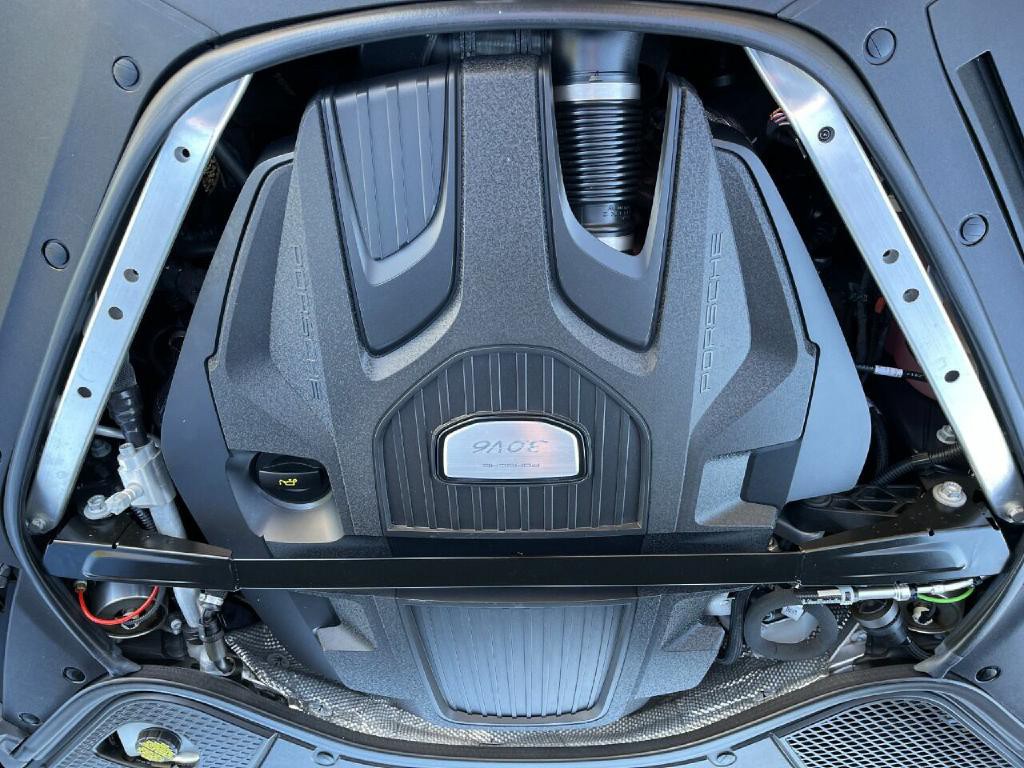 2018 Porsche Panamera Image 39