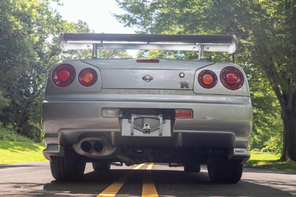 1999 Nissan GT-R Image 10