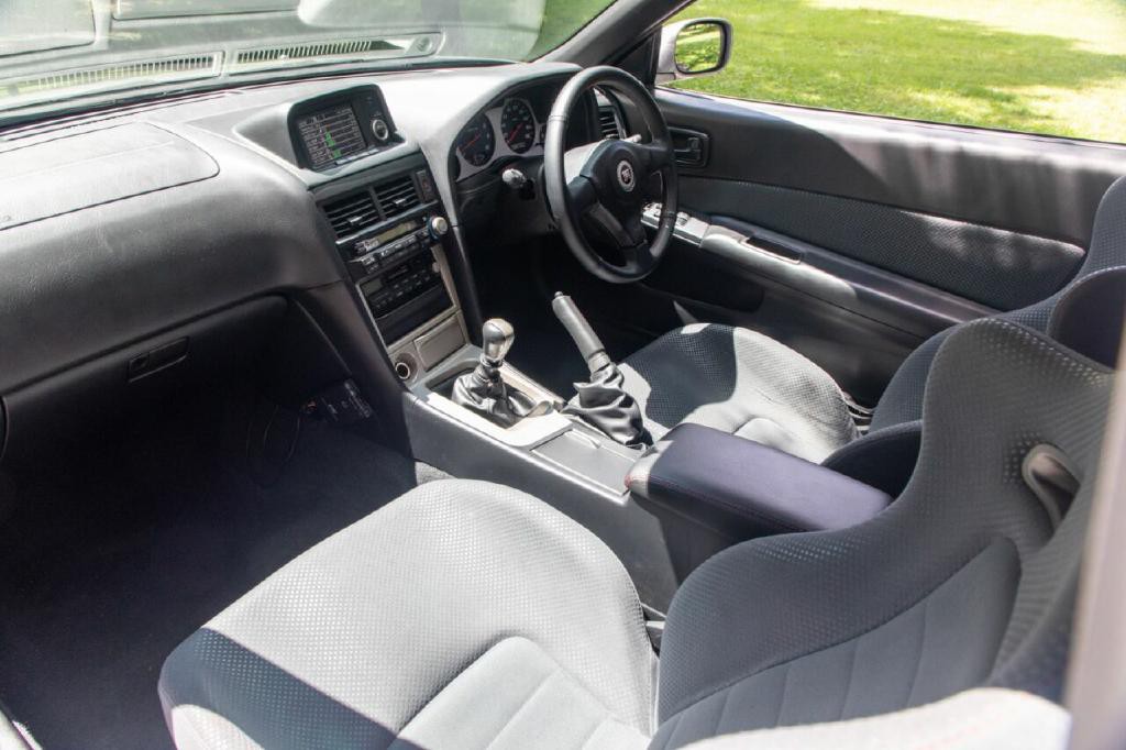 1999 Nissan GT-R Image 15