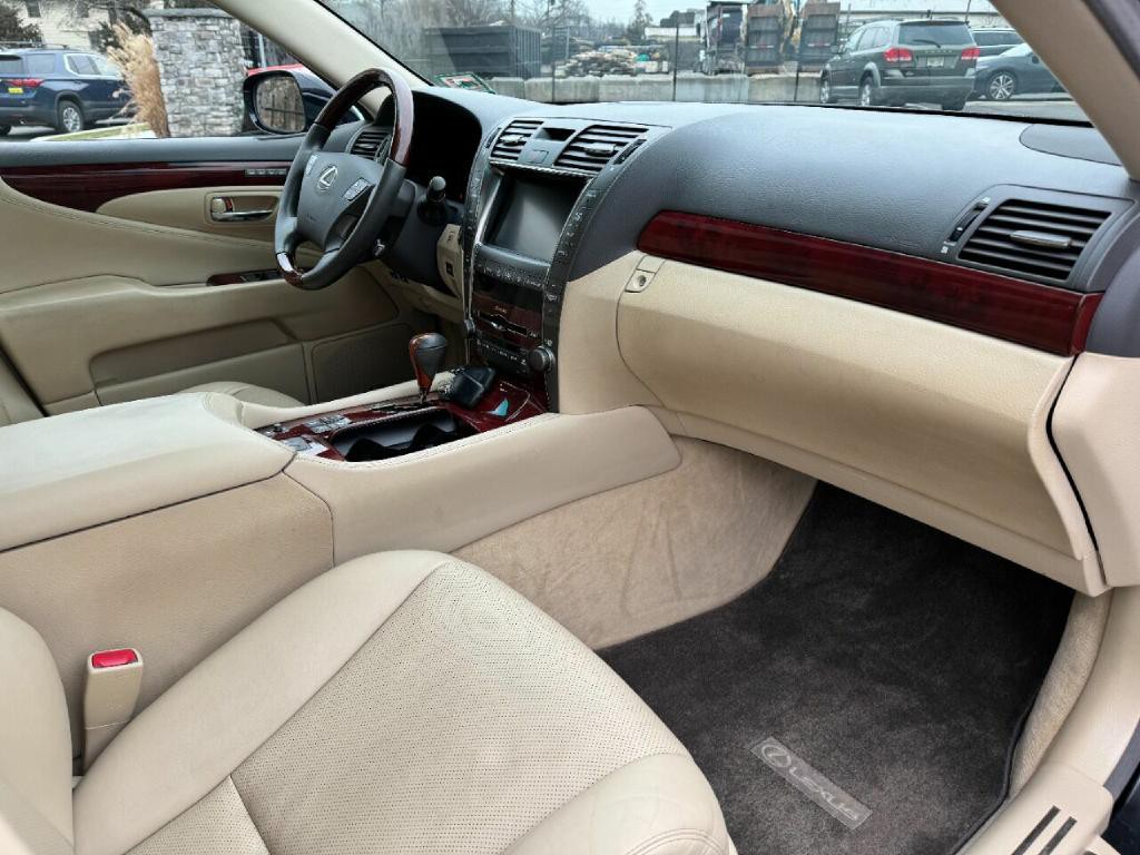 2009 Lexus LS 460 Image 25