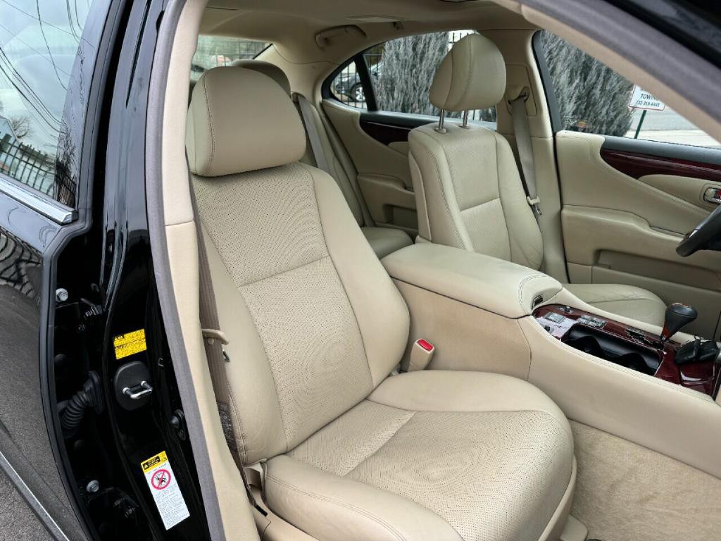 2009 Lexus LS 460 Image 26
