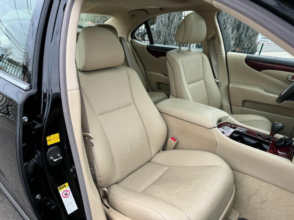 2009 Lexus LS 460 Image 27