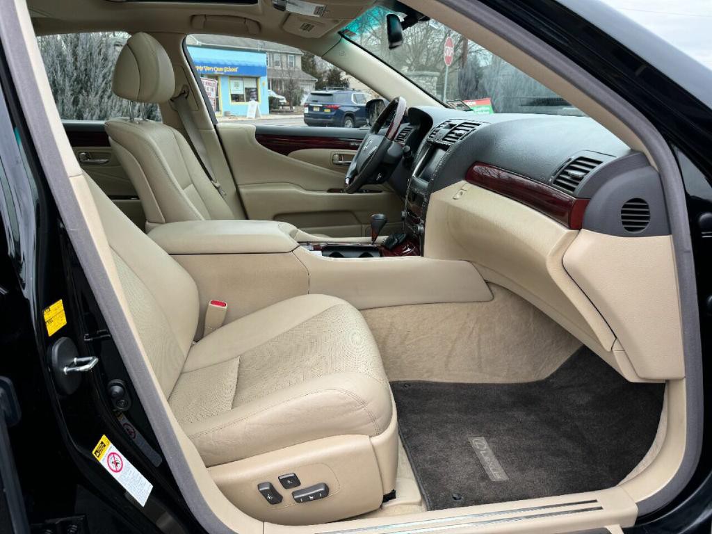 2009 Lexus LS 460 Image 29
