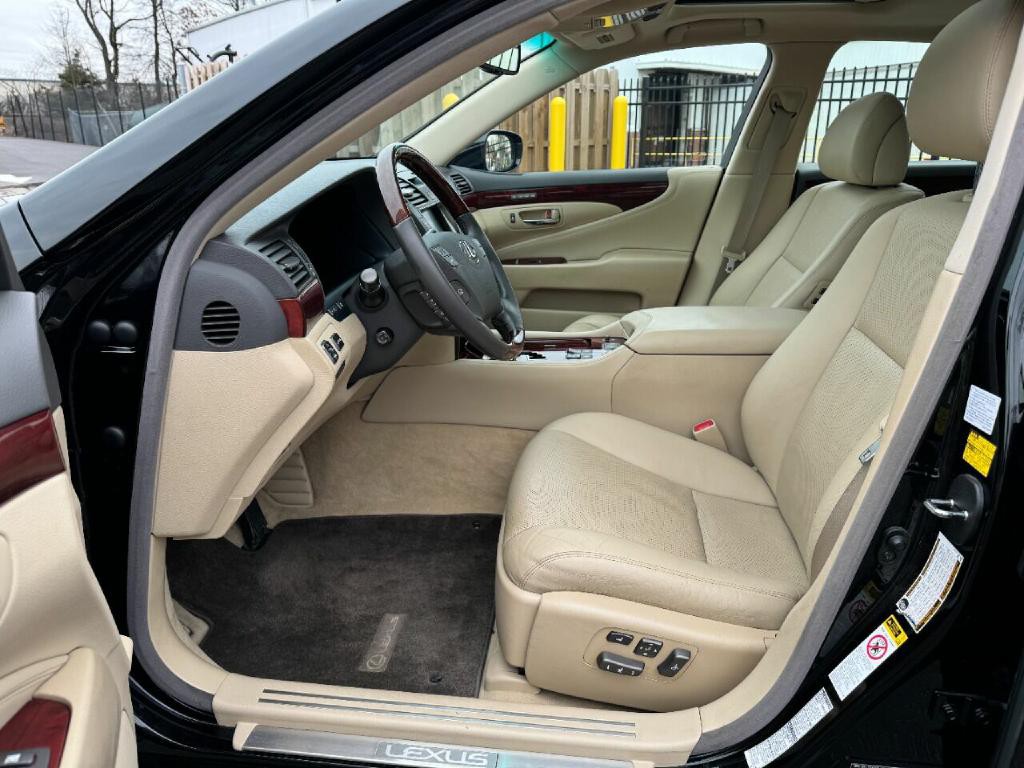 2009 Lexus LS 460 Image 30